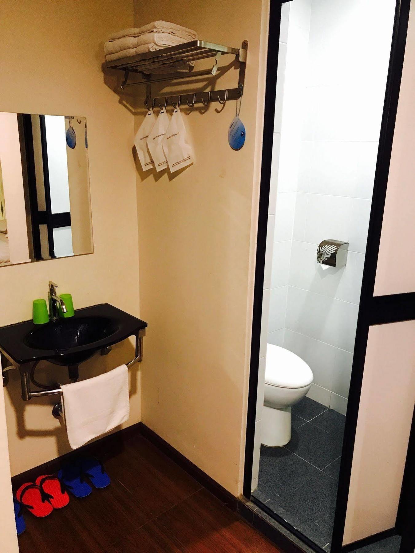 Hotel Zamburger Gelang Patah Formerly V3 Hotel Nusajaya  Eksteriør billede